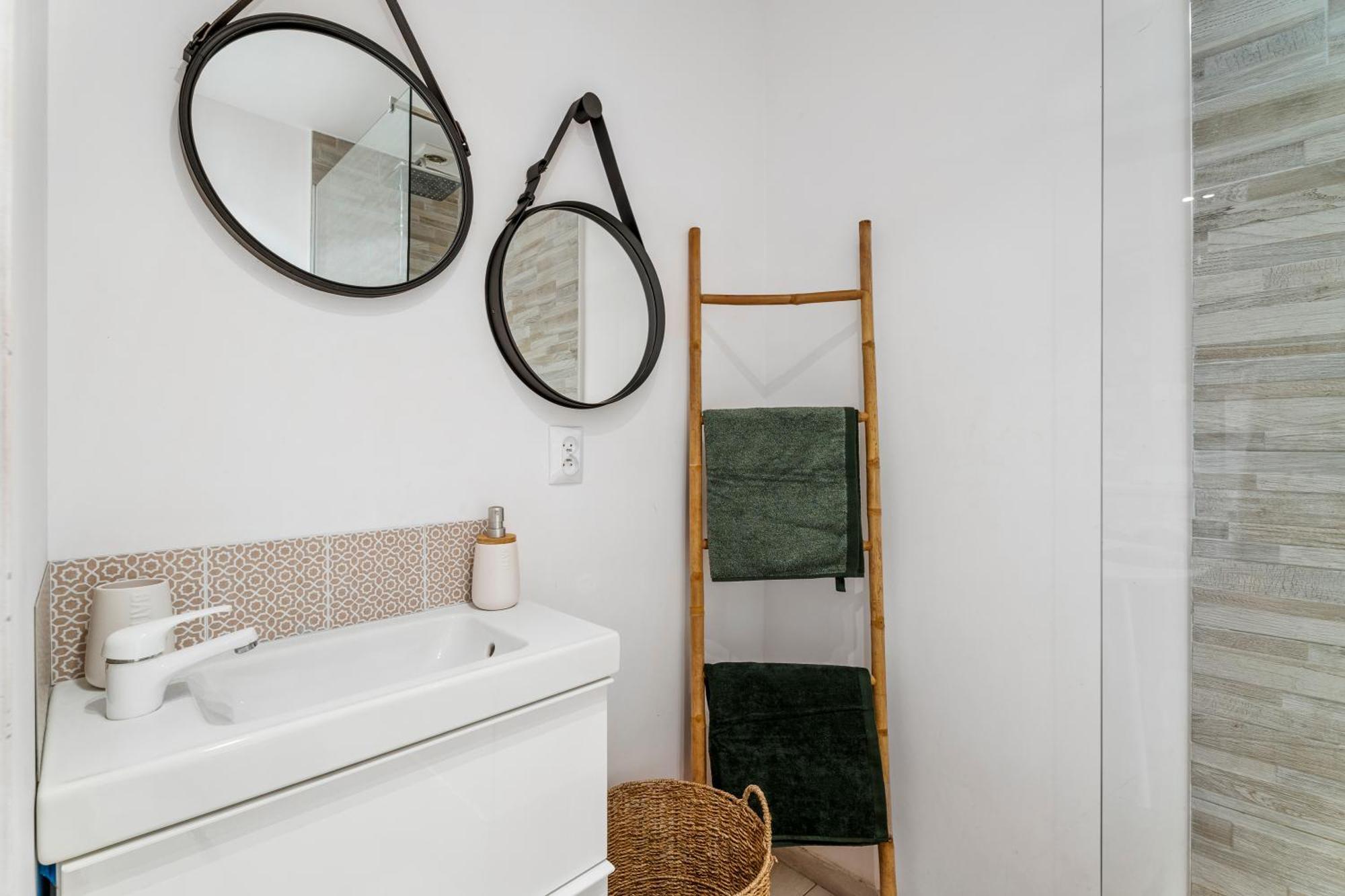 Renting - 9b Massena - Chic Escape In The Heart Of Comfort & Charm ! Appartement *