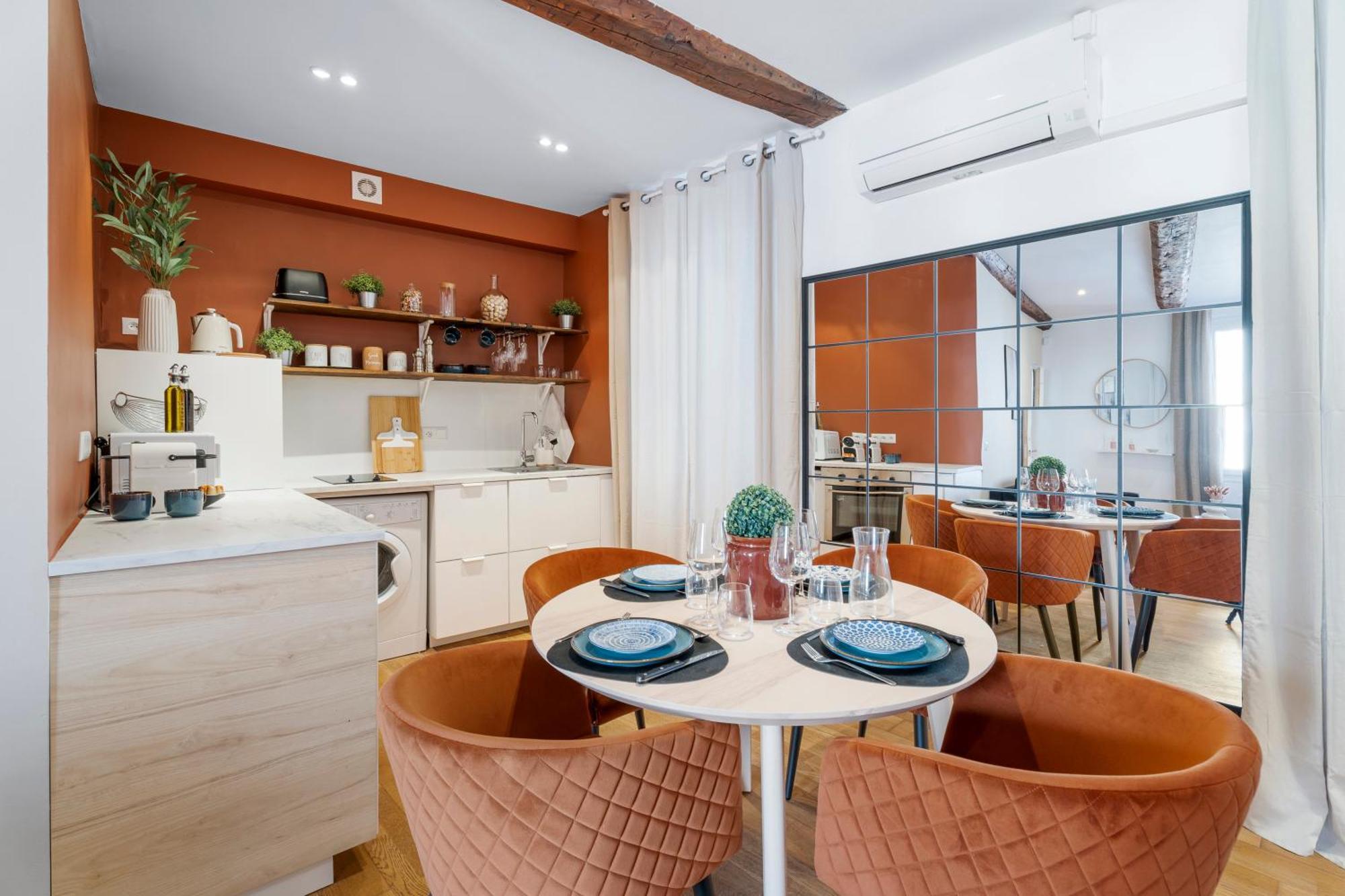 Appartement Renting - 9b Massena - Chic Escape In The Heart Of Comfort & Charm ! Nice
