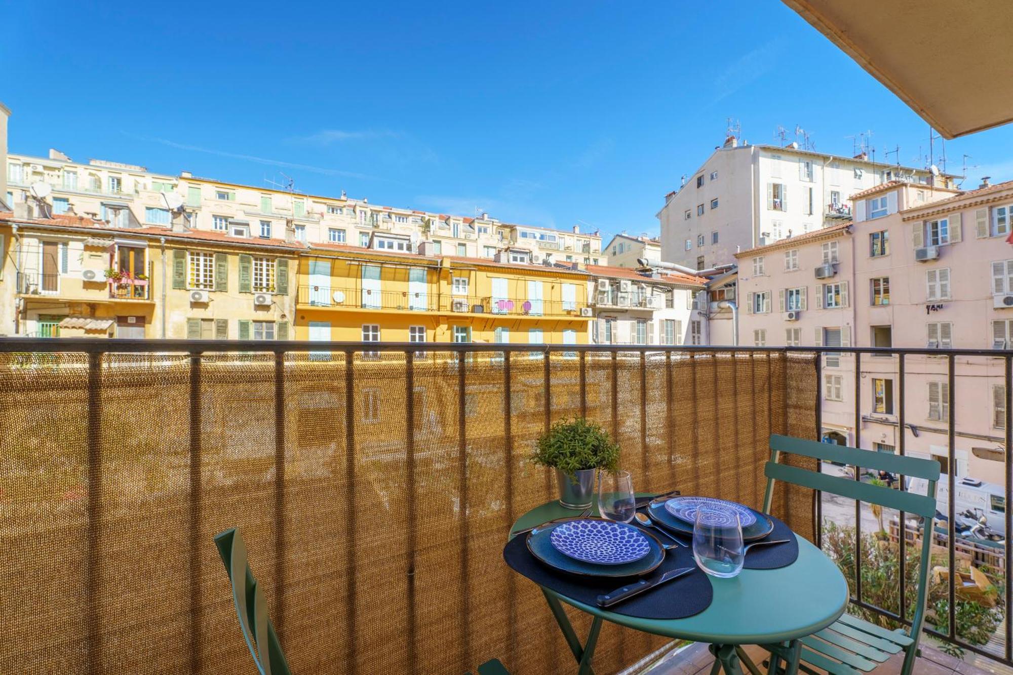 Renting - 9b Massena - Chic Escape In The Heart Of Comfort & Charm ! Appartement